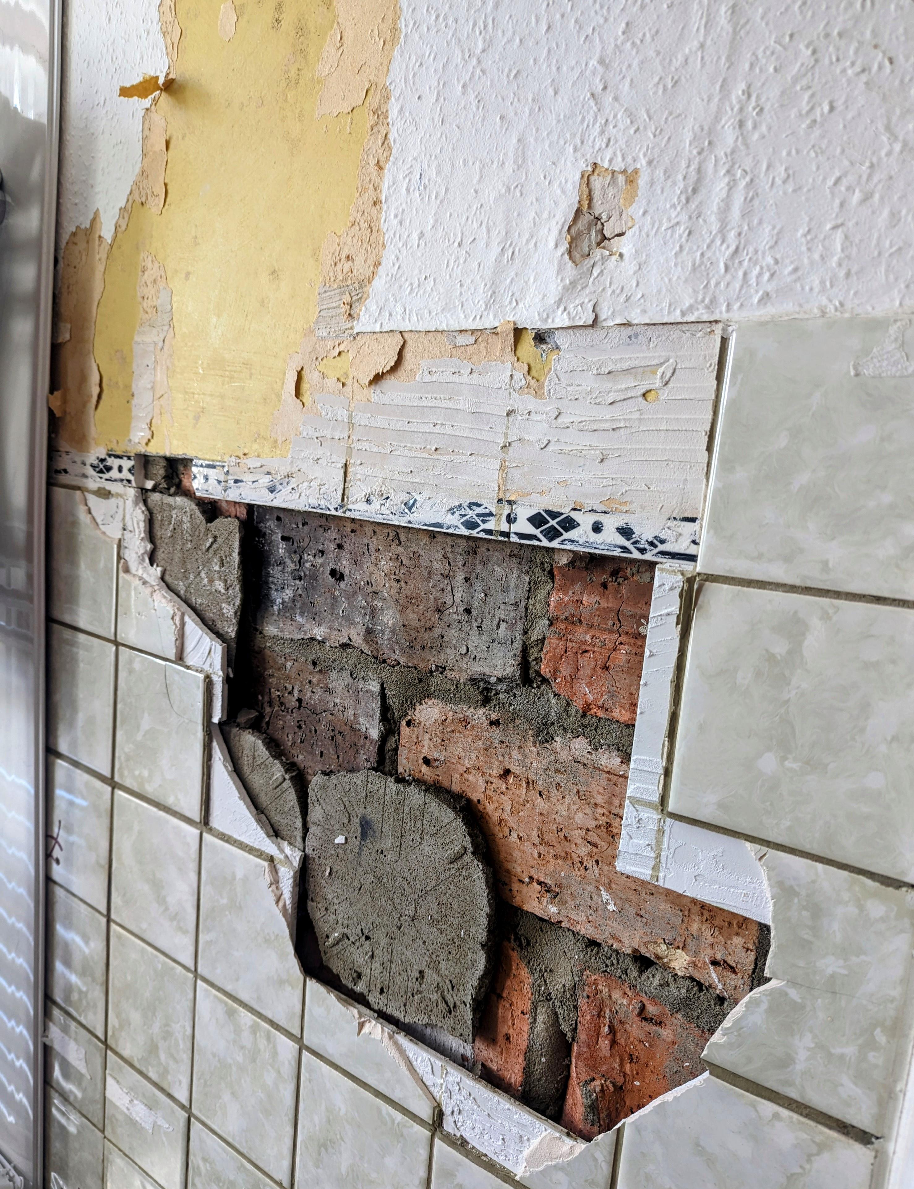 Zaten duvarı kurmadan önce insan bir sakin olmalı.